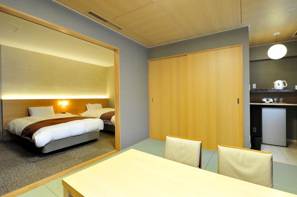 和洋室 和食膳プラン 客室2 | ニセコ温泉郷 いこいの湯宿 いろは