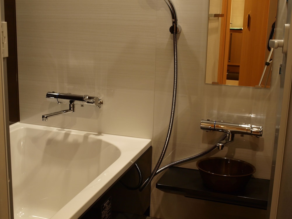 和洋室（南向き） 和食膳プラン バスルーム0 | ニセコ温泉郷 いこいの湯宿 いろは