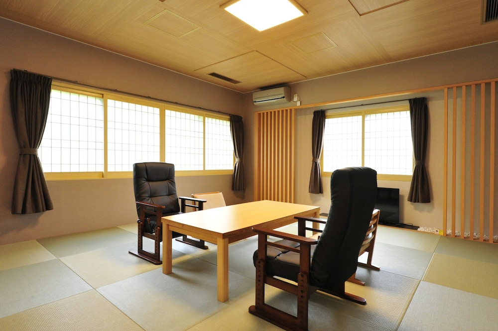 デラックス和洋室（バリアフリー対応）和食膳プラン 客室2 | ニセコ温泉郷 いこいの湯宿 いろは