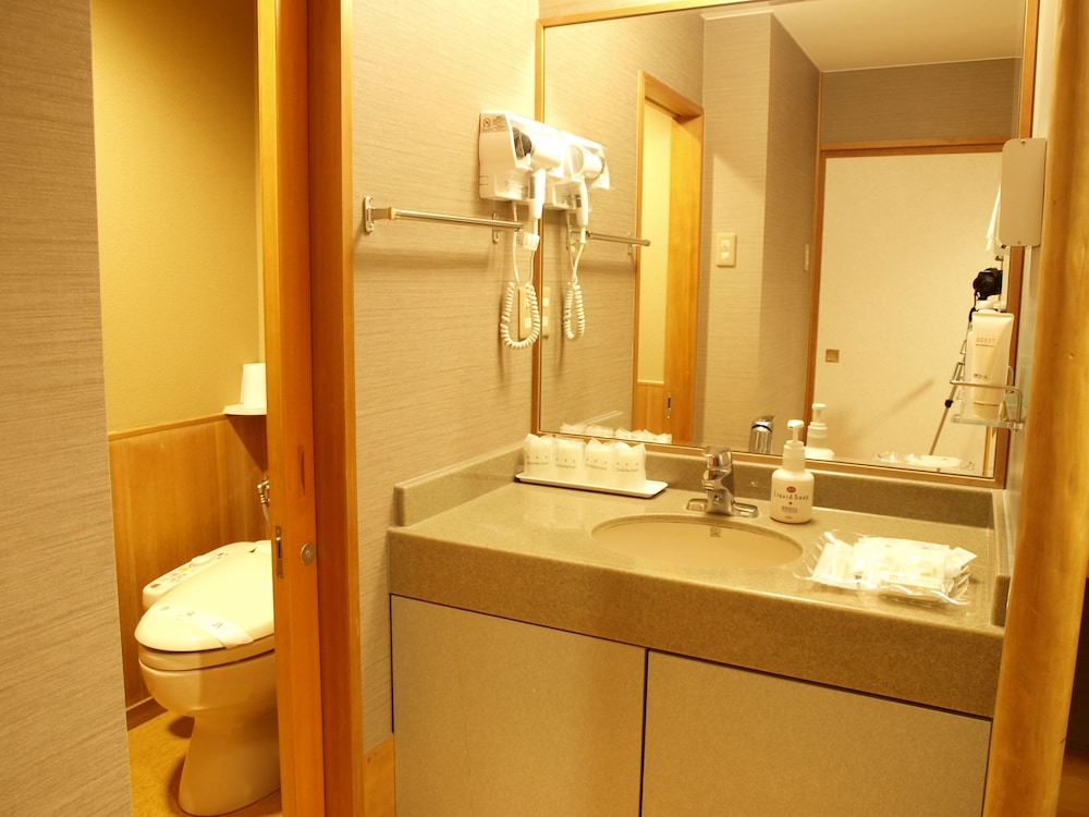 和室１０畳　共用バスルーム（南・東向き） 和食膳プラン バスルーム0 | ニセコ温泉郷 いこいの湯宿 いろは