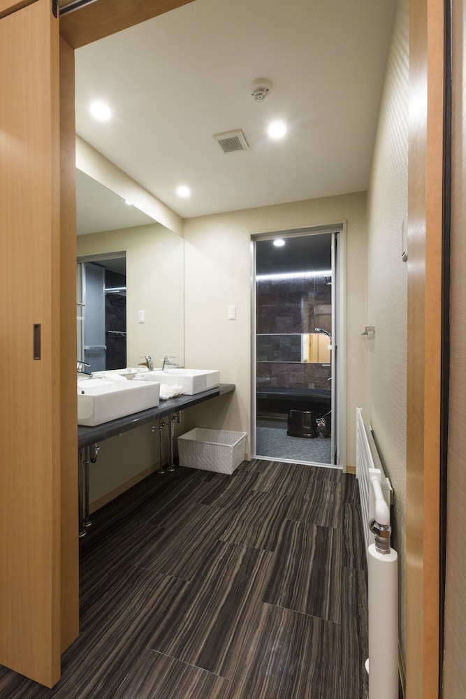 デラックス和洋室（バリアフリー対応）和食膳プラン 客室1 | ニセコ温泉郷 いこいの湯宿 いろは