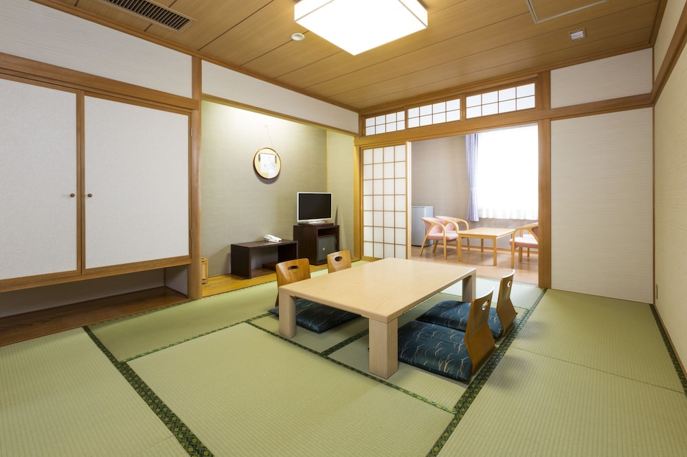 和室１０畳　共用バスルーム（南・東向き） 和食膳プラン | ニセコ温泉郷 いこいの湯宿 いろは