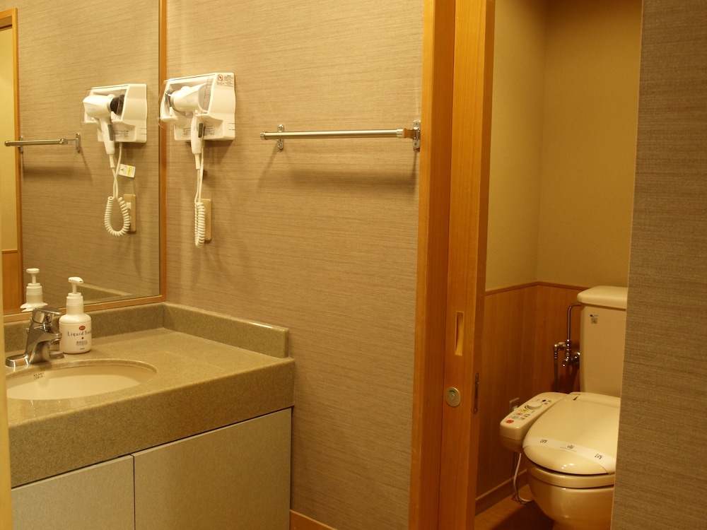 和室１０畳　共用バスルーム 和食膳プラン バスルーム0 | ニセコ温泉郷 いこいの湯宿 いろは