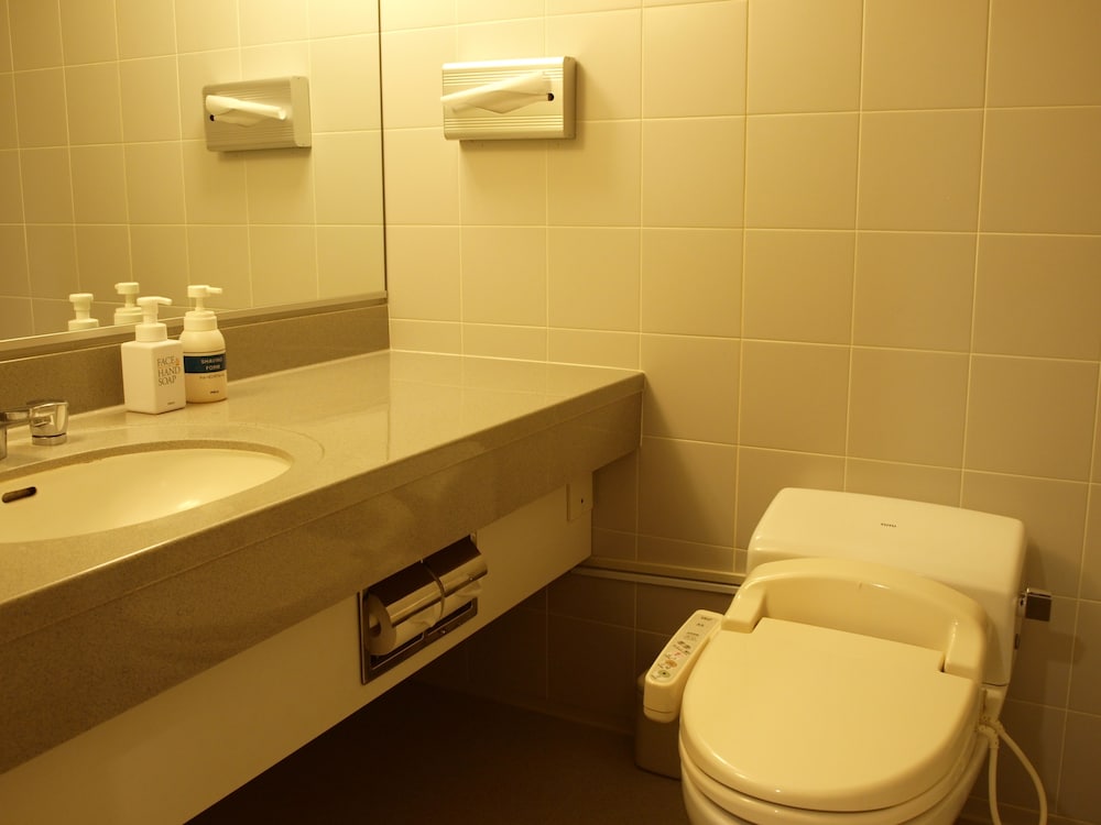 ツインルーム　和食膳プラン バスルーム0 | ニセコ温泉郷 いこいの湯宿 いろは