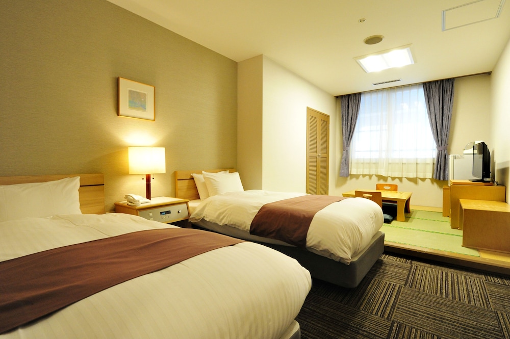 ツイン+4.5畳小上がり 共用バスルーム 和食膳プラン | ニセコ温泉郷 いこいの湯宿 いろは