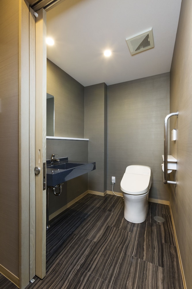 デラックス和洋室（バリアフリー対応）和食膳プラン バスルーム1 | ニセコ温泉郷 いこいの湯宿 いろは