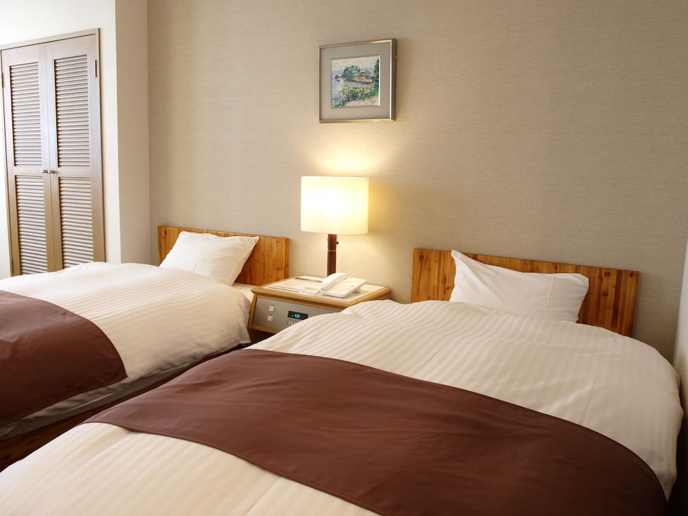 ツイン+4.5畳小上がり 共用バスルーム 和食膳プラン 客室2 | ニセコ温泉郷 いこいの湯宿 いろは