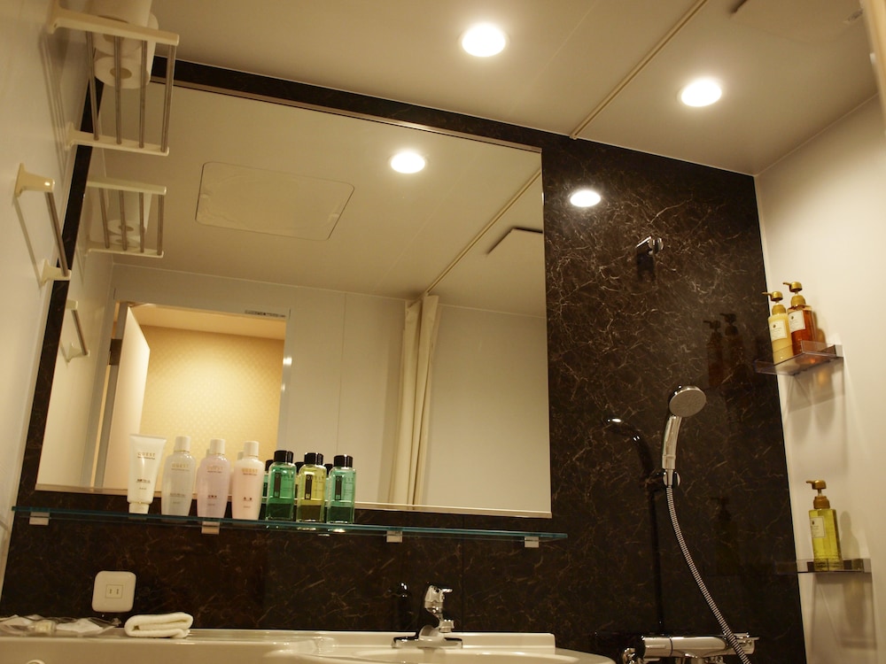 和室＋ローベッドツイン（南向き） 和食膳プラン バスルームの設備0 | ニセコ温泉郷 いこいの湯宿 いろは