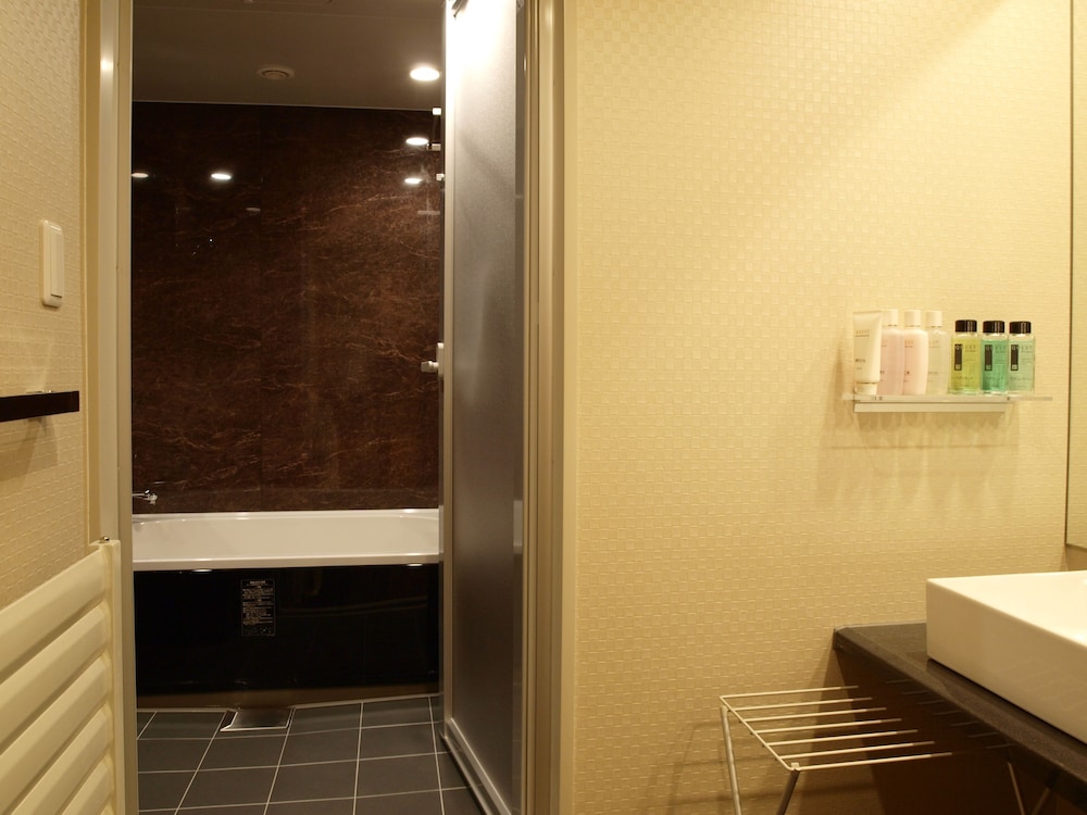 デラックス 和洋室 和食膳プラン バスルームの設備1 | ニセコ温泉郷 いこいの湯宿 いろは