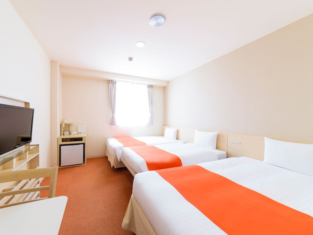 ファミリー ツインルーム 喫煙可 (2 semidouble beds and 1 extra bed) | ホテルアベスト那覇国際通り