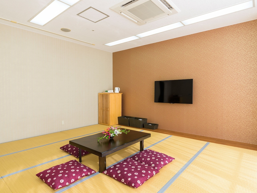大和室(布団最大10組まで） 客室2 | ホテルアベスト那覇国際通り