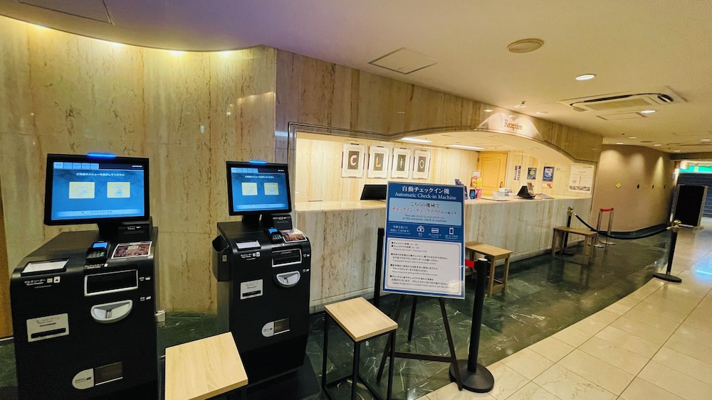 フロント1 | ホテルクリオコート博多