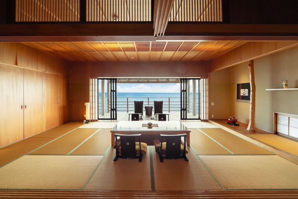 白隠の間 [ハネムーンスイート] 客室2 | 百名伽藍