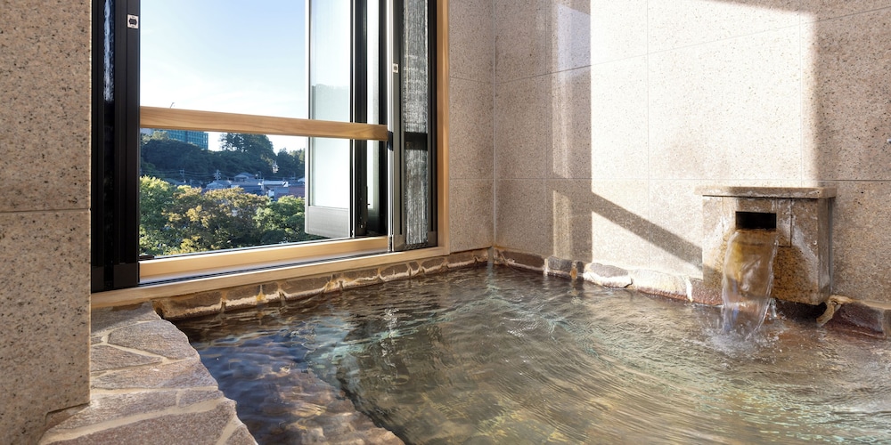 特別和洋室 [雅] リバービュー・キングサイズベッド・展望風呂 (温泉) 付き 禁煙 バスルーム0 | 吉祥やまなか