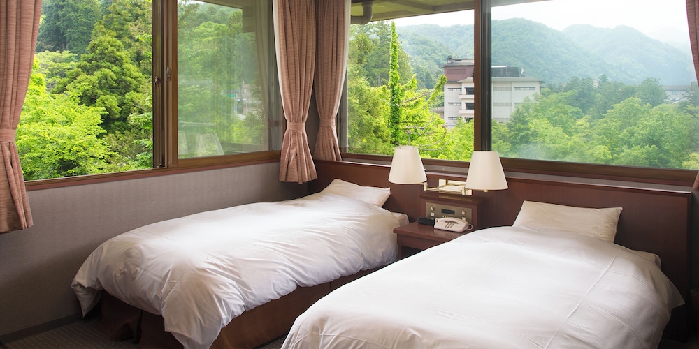 洋室 [優] ツインベッド・内風呂付き 禁煙 | 吉祥やまなか