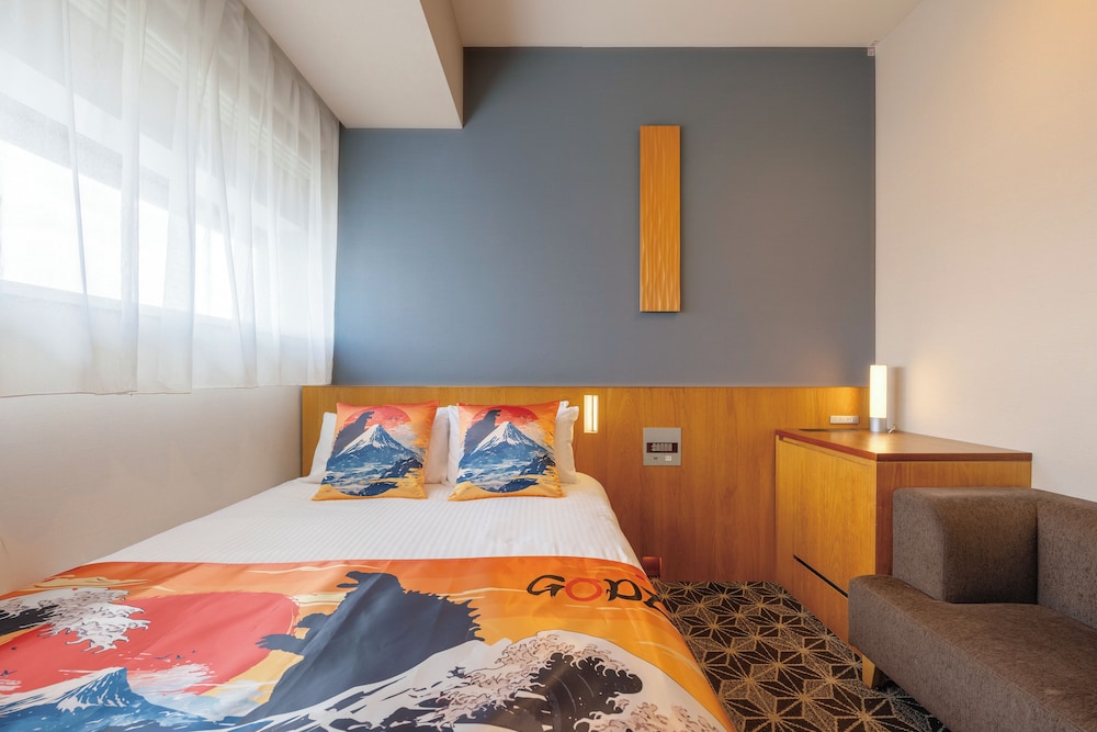 最上階 (ゴジラフロア) ダブルルーム 禁煙 客室5 | ホテルグレイスリー新宿