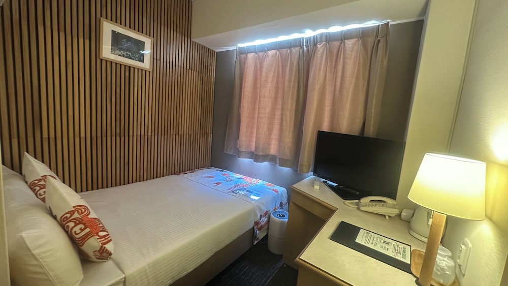 セミダブルルーム（禁煙） | Hotel Naha City -Kokusai Street-