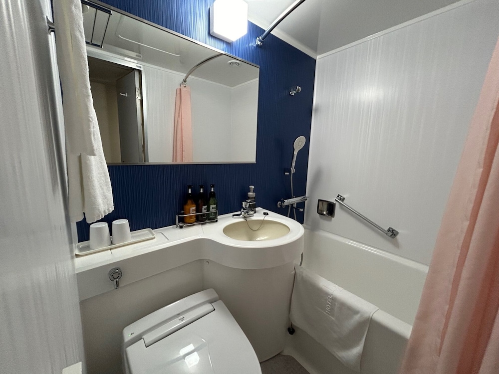 セミダブル ルーム（禁煙） バスルーム0 | ホテル 1-2-3 倉敷