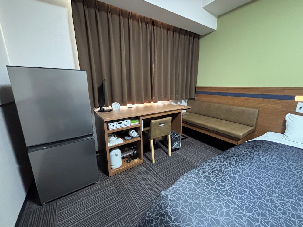 ファミリー ルーム（禁煙、セミダブルベッド1台＋シングルベッド1台） 客室2 | ホテル 1-2-3 倉敷