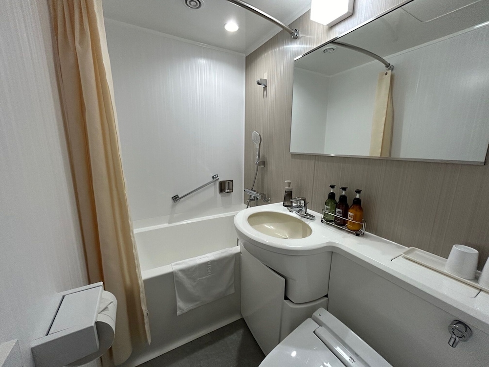 ツイン ルーム（禁煙） バスルーム0 | ホテル 1-2-3 倉敷