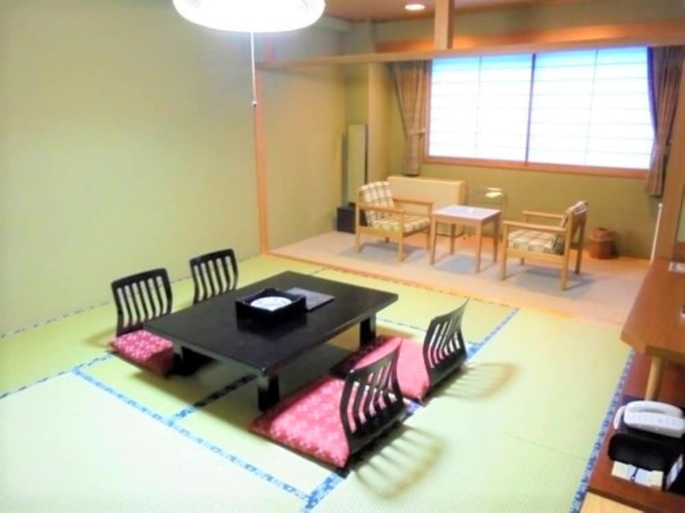 和室 客室内のダイニングエリア2 | 層雲峡マウントビューホテル