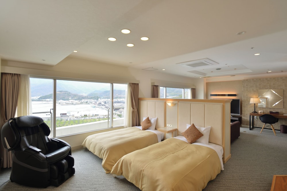 〈最上階11階〉【オーシャンビュー】ロイヤルスイート　《禁煙》 客室1 | ベイリゾートホテル小豆島