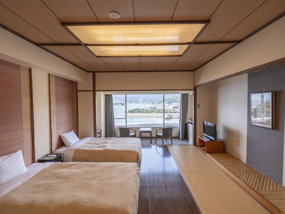 〈低層階3階〉モダンツイン 禁煙 | ベイリゾートホテル小豆島