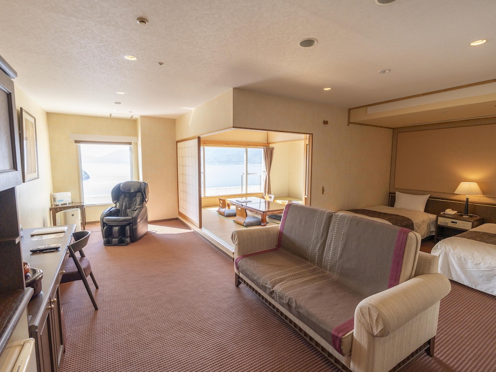 〈最上階11階〉【オーシャンビュー】セミスイート　60㎡《禁煙》 | ベイリゾートホテル小豆島