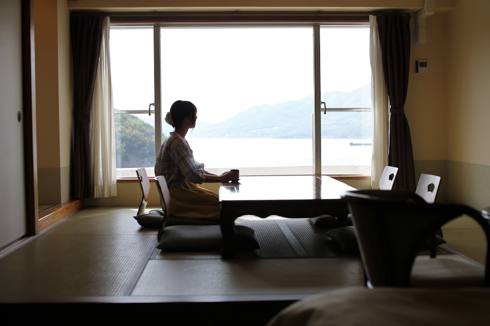 〈高層階10階〉【オーシャンビュー】和洋室　40㎡《禁煙室》 客室2 | ベイリゾートホテル小豆島