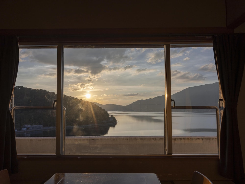 〈最上階11階〉【オーシャンビュー】セミスイート　60㎡《禁煙》 客室2 | ベイリゾートホテル小豆島