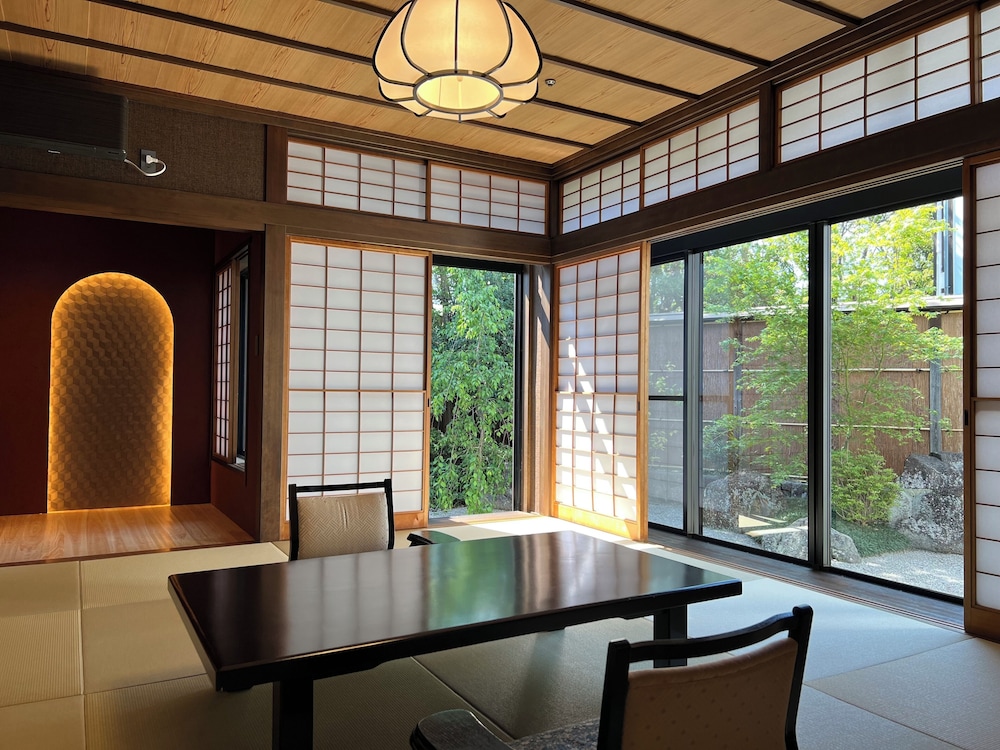 デラックスモダン和洋室 (1階庭園側, 禁煙) 部屋からの景観0 | 萩の宿 常茂恵