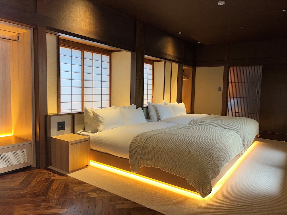 特別和洋室 (1階庭園側, 禁煙) 客室1 | 萩の宿 常茂恵