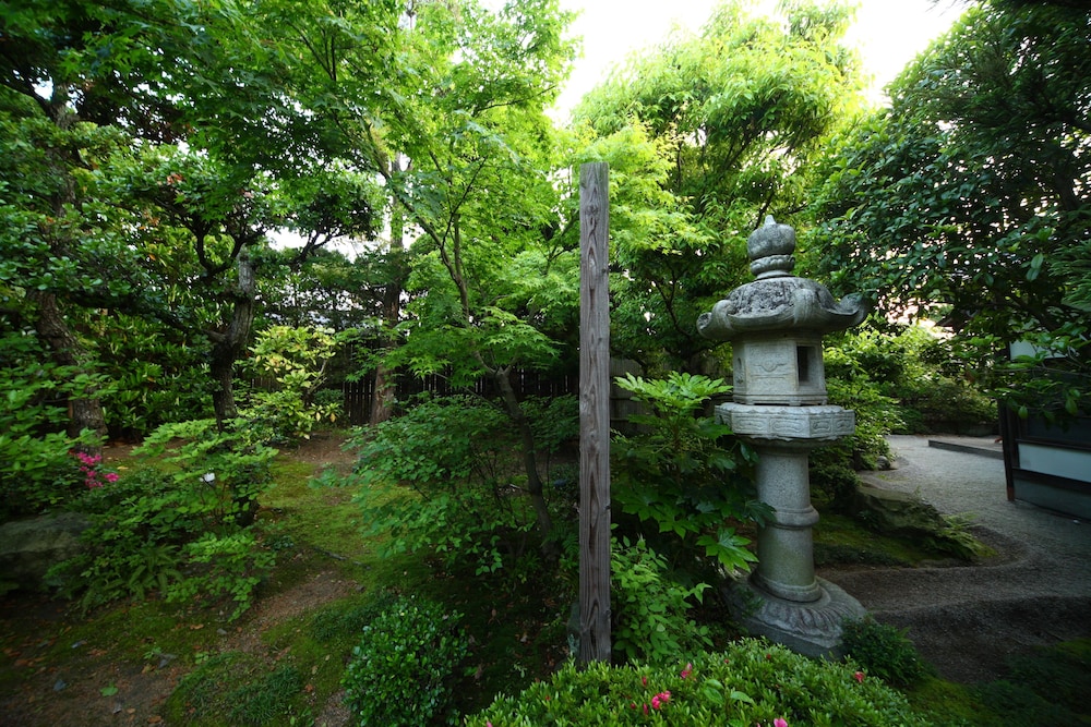 準貴賓室 (1階庭園側, 禁煙) 部屋からの景観0 | 萩の宿 常茂恵