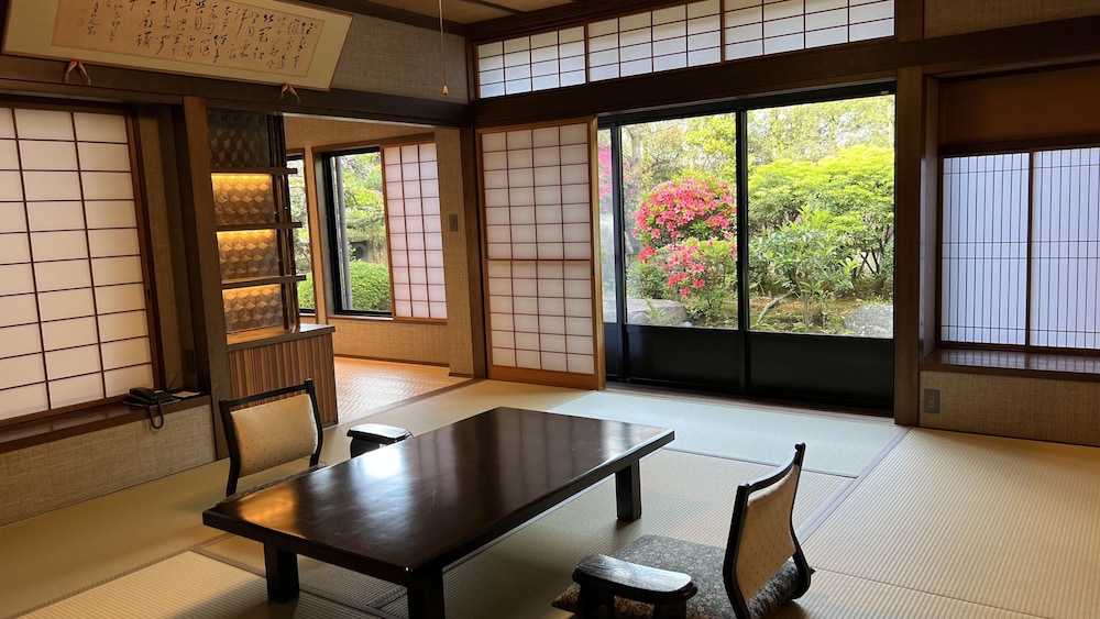 特別和洋室 (1階庭園側, 禁煙) 部屋からの景観0 | 萩の宿 常茂恵