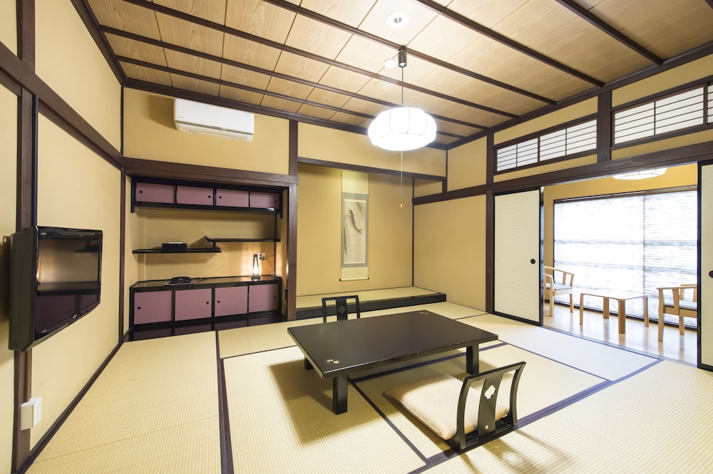 モダン特別室 禁煙 (朝夕食事なし) 客室1 | 日光 季の遊