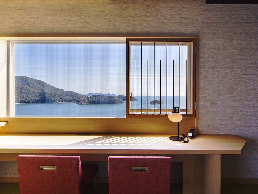 プレミアムコーナーツイン-42平米-禁煙- 客室2 | ホテル鴎風亭