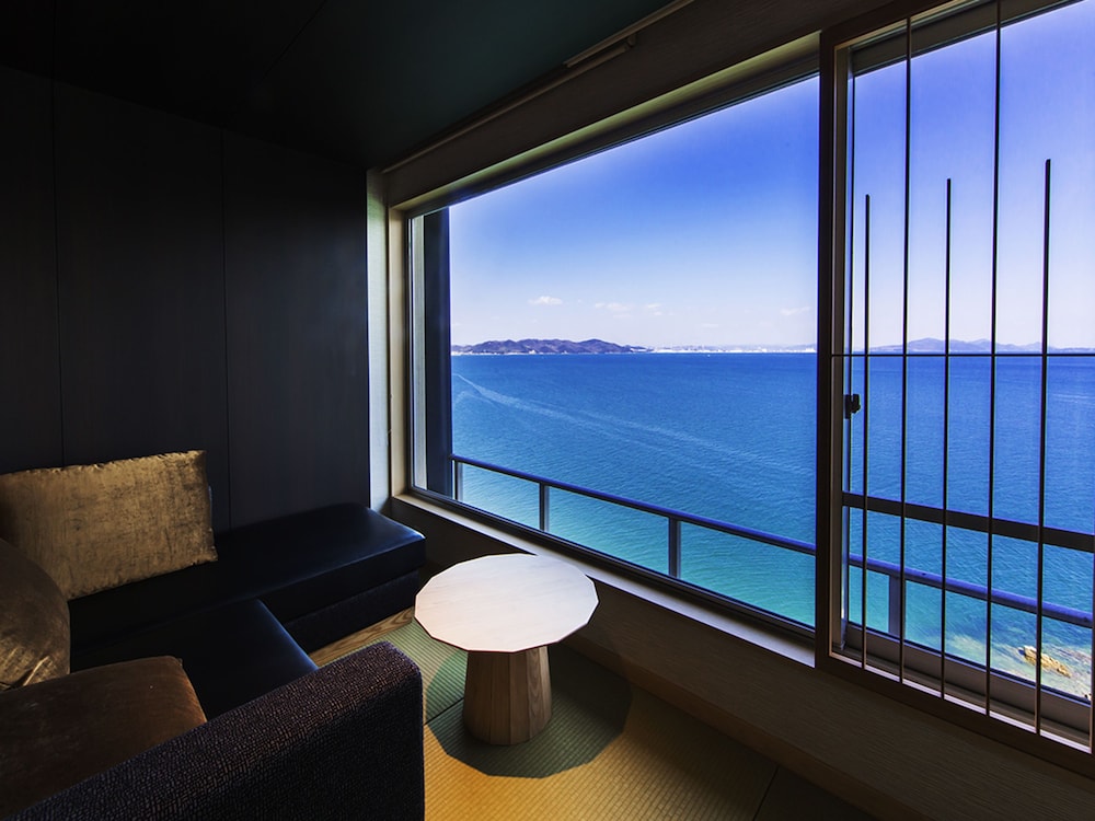 プレミアムコーナーツイン-42平米-禁煙- 客室1 | ホテル鴎風亭