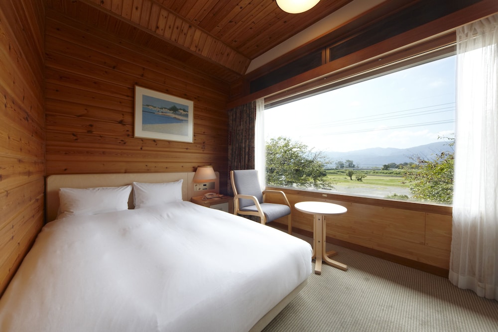 客室1 | 奥琵琶湖マキノグランドパークホテル