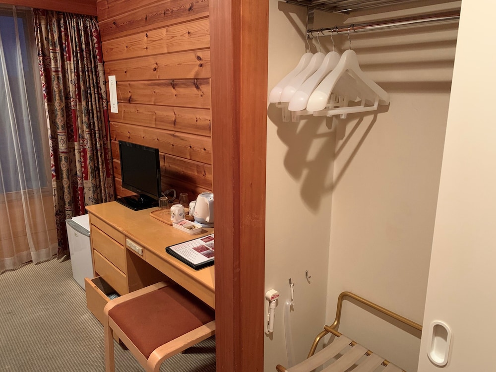 [禁煙] エコノミー ツインルーム | 奥琵琶湖マキノグランドパークホテル