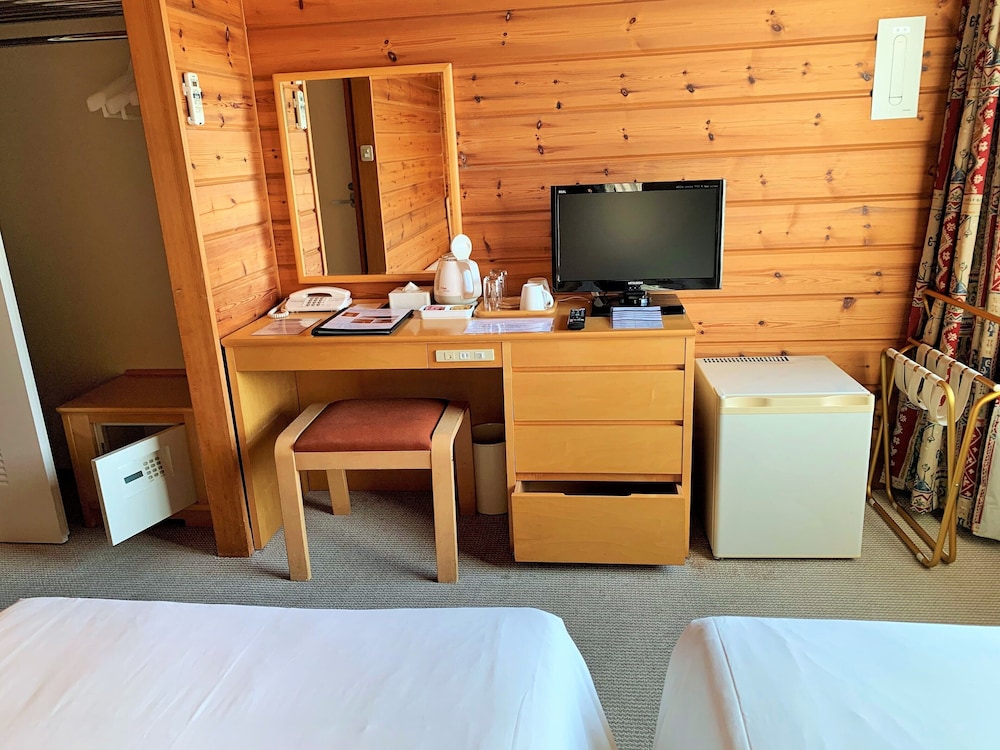 [禁煙] エコノミー ツインルーム 客室2 | 奥琵琶湖マキノグランドパークホテル