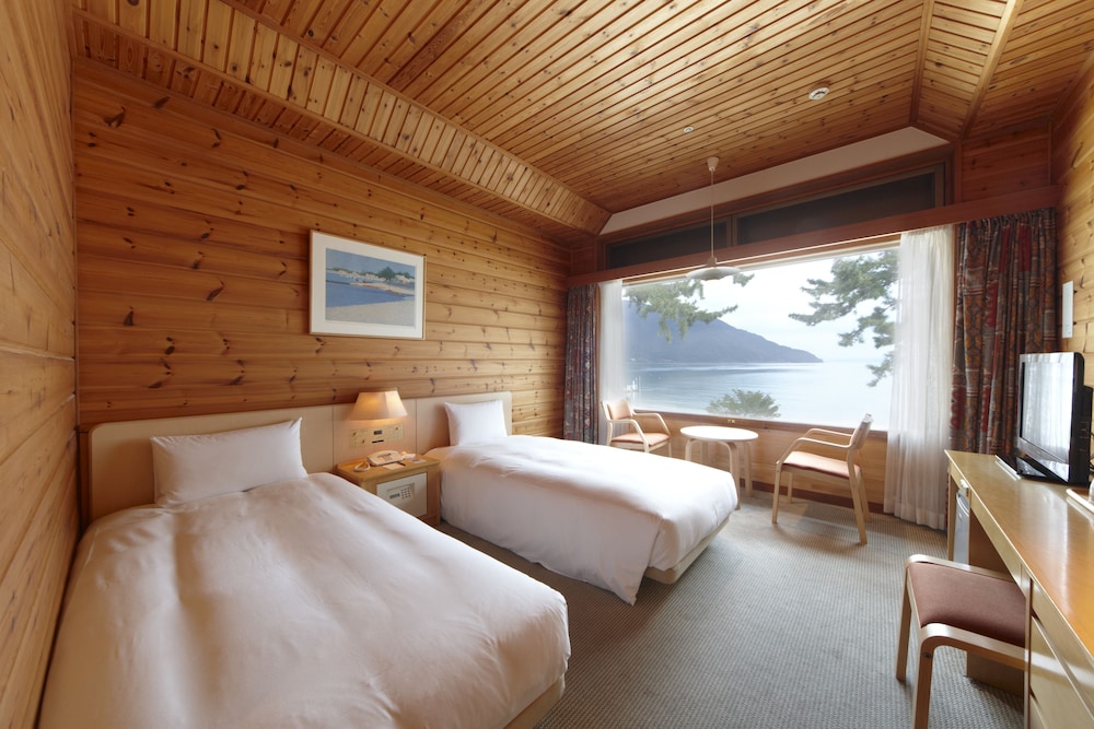 [禁煙] ベーシック ツインルーム | 奥琵琶湖マキノグランドパークホテル