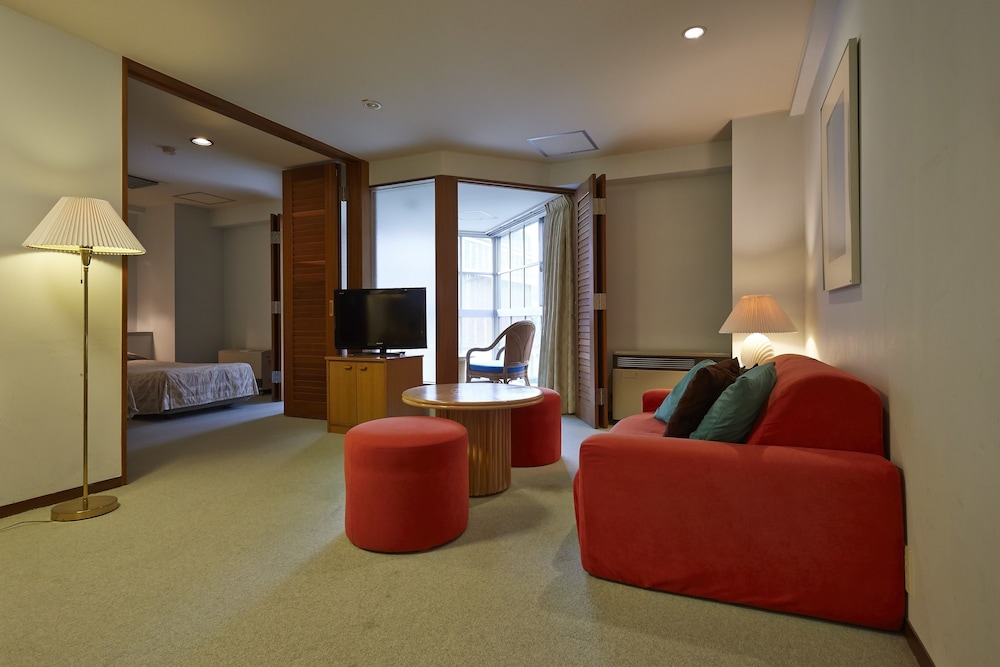 ファミリールーム禁煙 ペット不可 リビング エリア1 | フジプレミアムリゾート