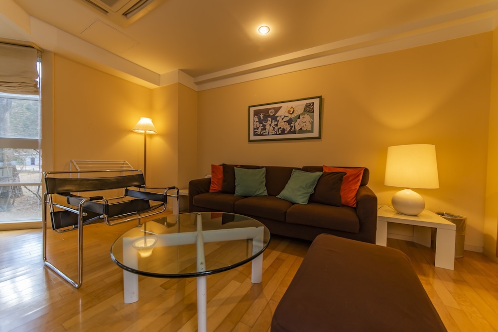 デラックス 4 人部屋 2 ベッドルーム 禁煙 ペット不可 リビングルーム0 | フジプレミアムリゾート