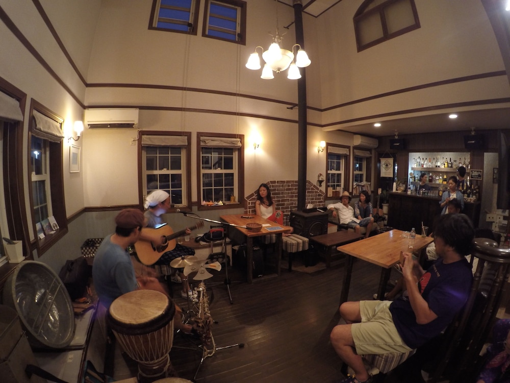 ラウンジ1 | IZA鎌倉ゲストハウス＆バー