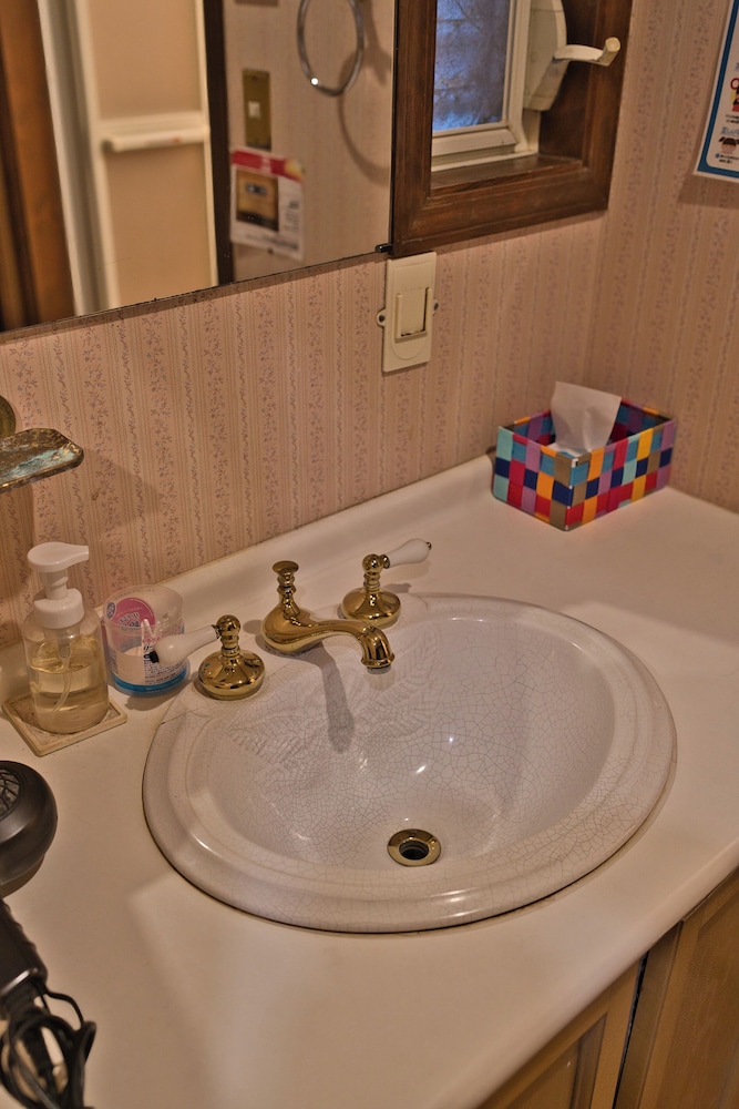 ツインルーム、2段ベッド(禁煙) 施設内の設備2 | IZA鎌倉ゲストハウス＆バー