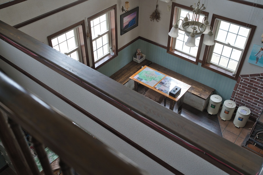 ツインルーム、2段ベッド(禁煙) リビング エリア3 | IZA鎌倉ゲストハウス＆バー