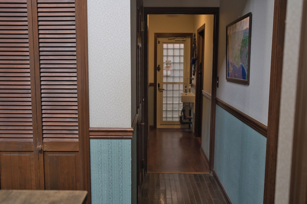 ツインルーム、2段ベッド(禁煙) リビング エリア5 | IZA鎌倉ゲストハウス＆バー