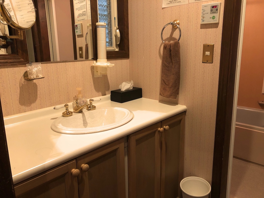 ツインルーム、2段ベッド(禁煙) バスルーム0 | IZA鎌倉ゲストハウス＆バー