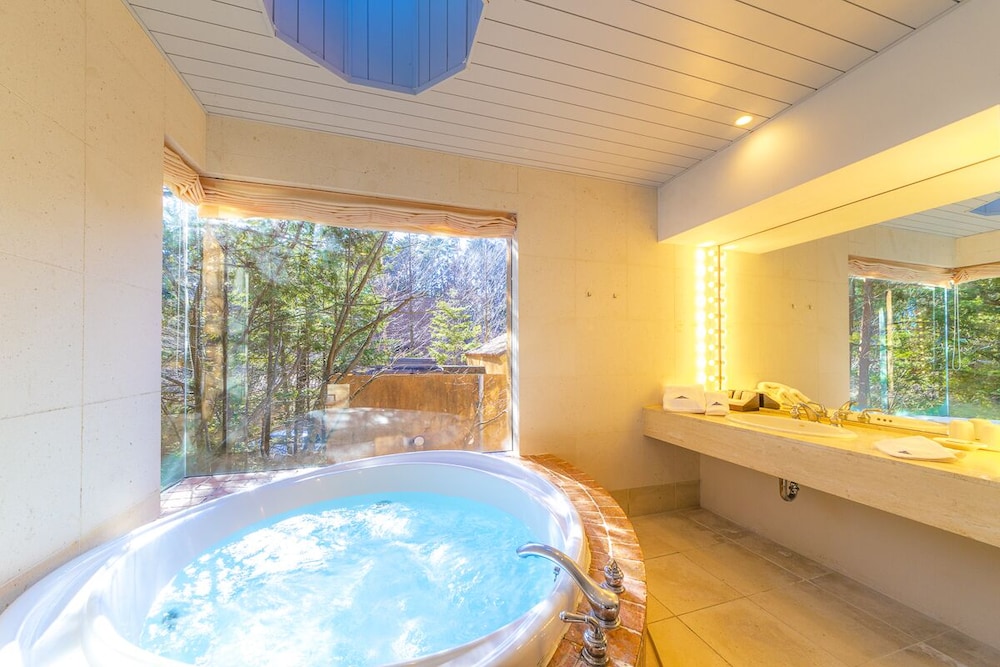 [フォレストヴィレッジ] 朝食付き 2名部屋 バスルーム2 | フォレストヴィレッジ