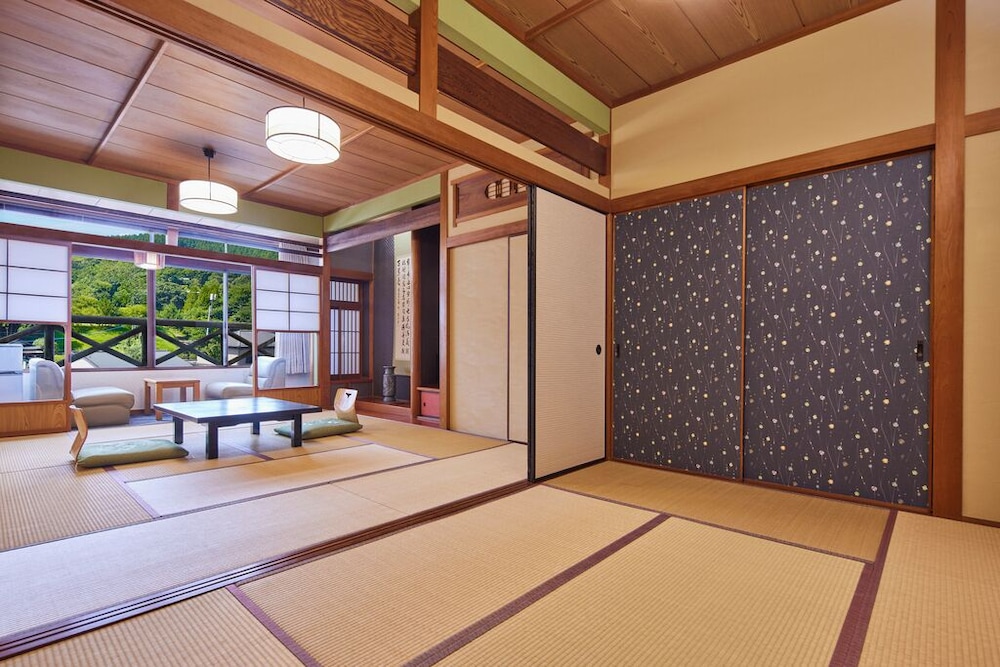 本館 檜風呂付 和室16畳 | 亀の井ホテル 阿蘇 パークリゾート